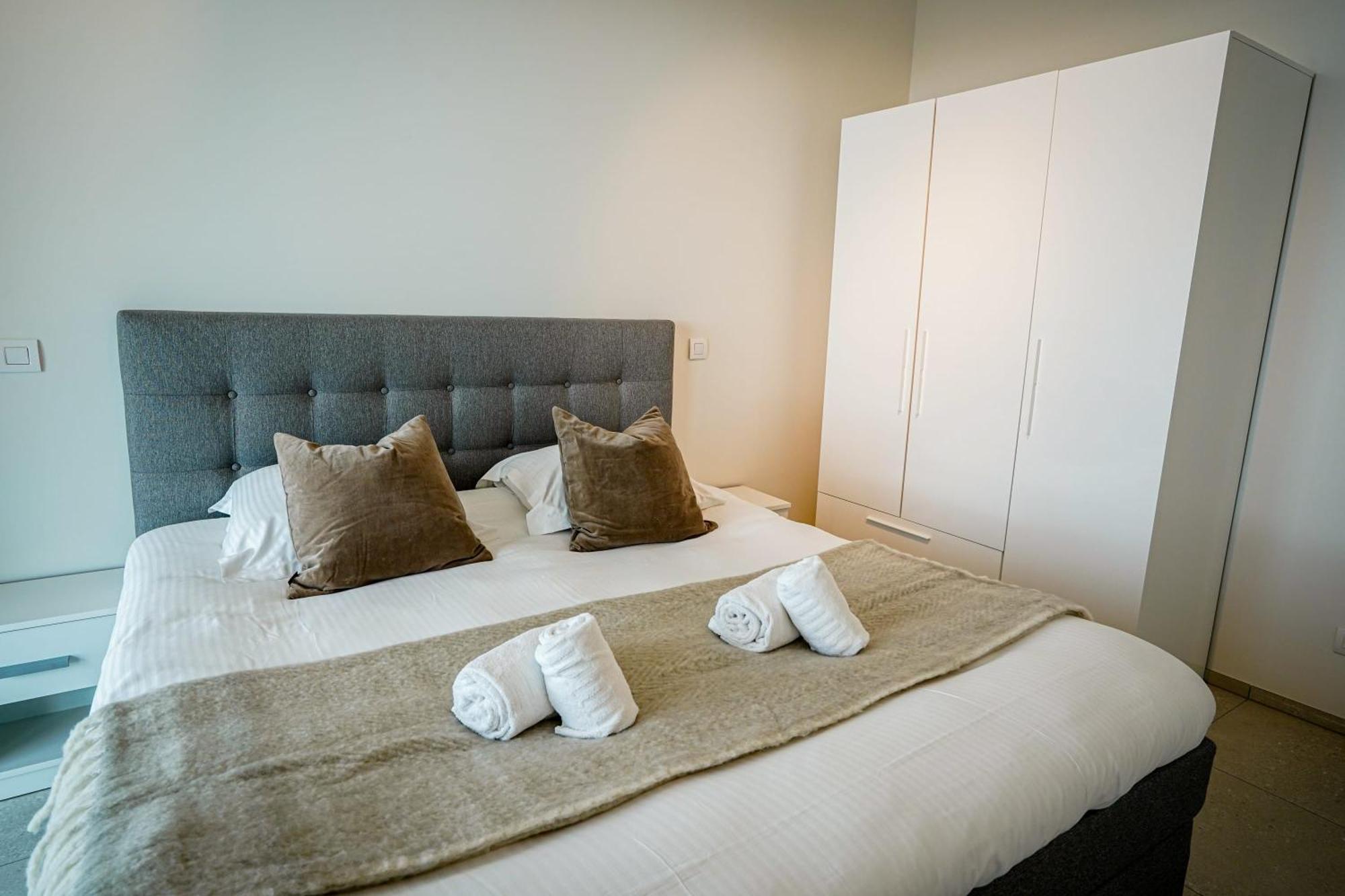 Huswell - Beautiful Apartment With Communal Pool And Gym Oostende Ngoại thất bức ảnh
